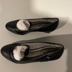 LifeStride Women's Dreams Wedge Pumps, Black, 7.5M